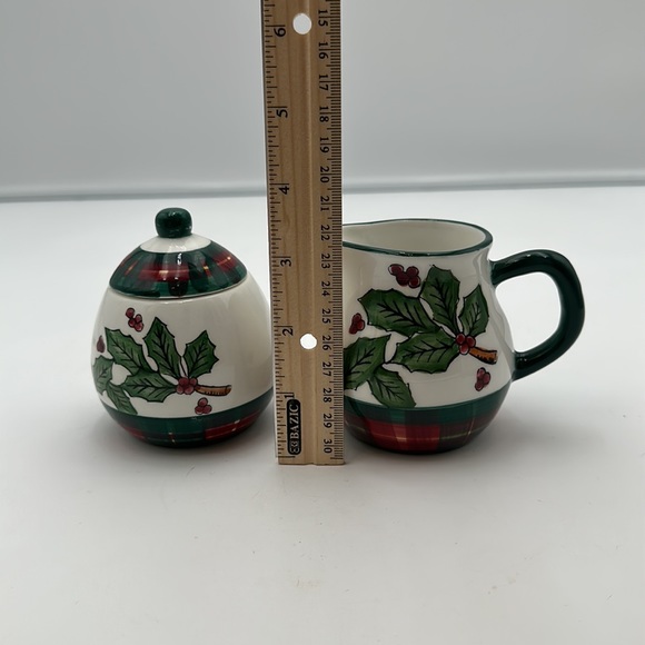 Vintage Christmas creamer and lidded sugar set Pacific Rim HollyBerry - Picture 12 of 16